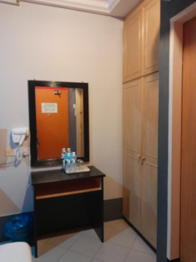 V Hotel Teluk Intan Luaran gambar