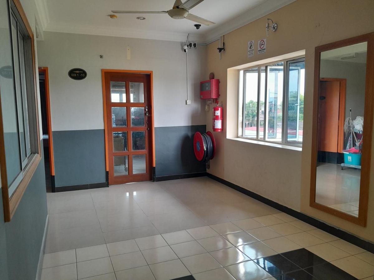 V Hotel Teluk Intan Luaran gambar