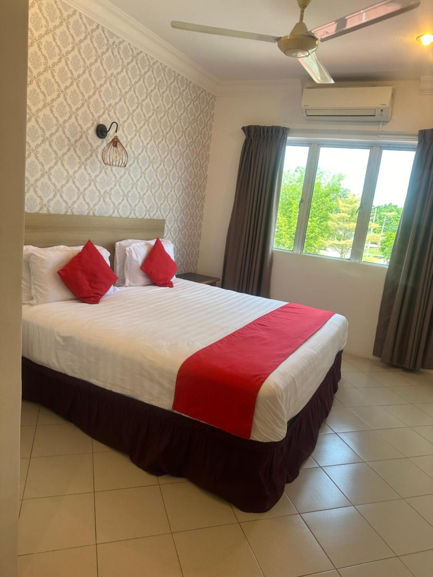 V Hotel Teluk Intan Luaran gambar
