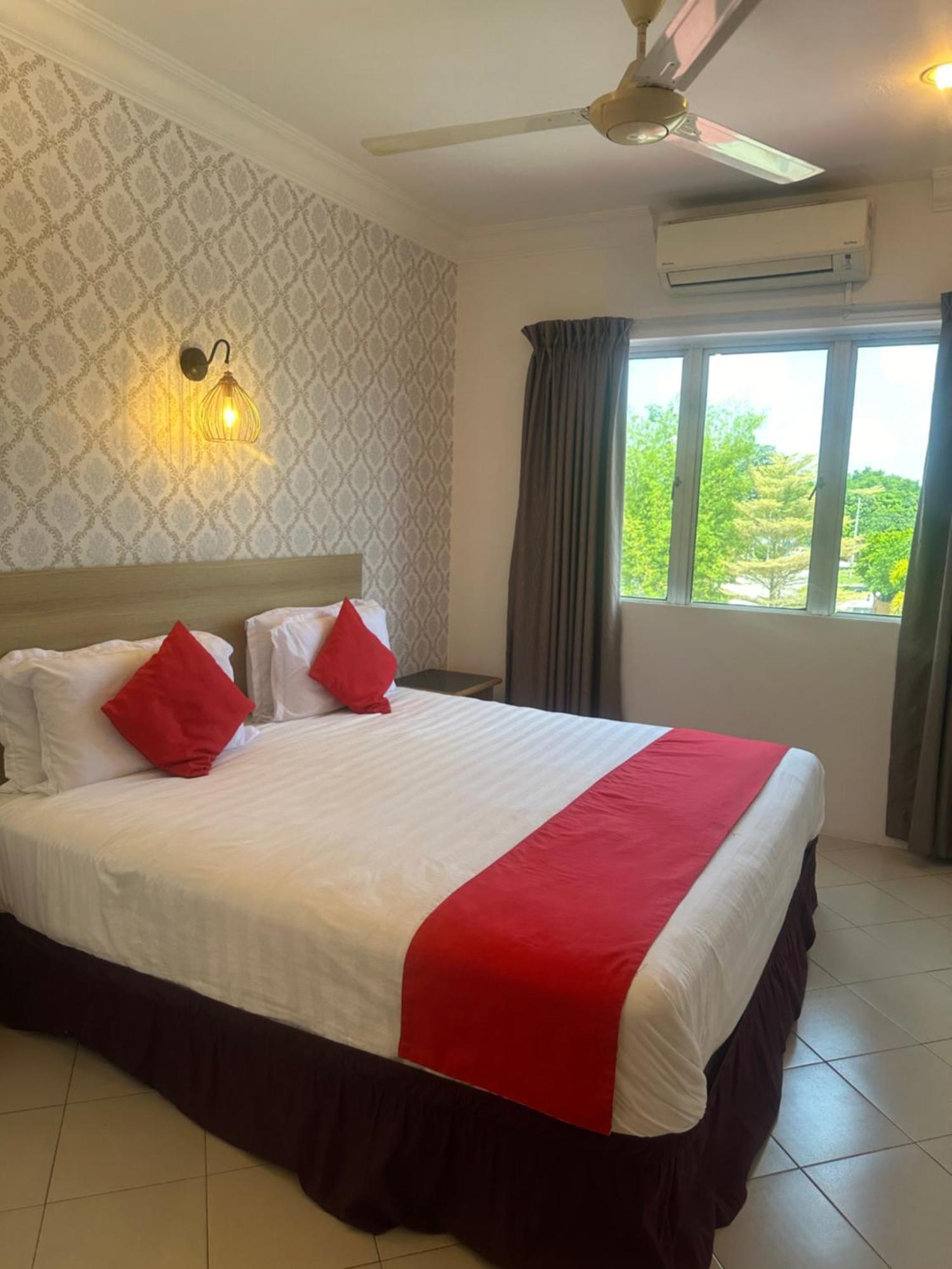 V Hotel Teluk Intan Luaran gambar